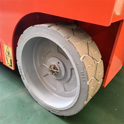 Självgående elektrisk saxlyft